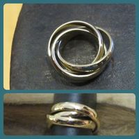 Drie ringen in elkaar (Russische trouwring) van oud goud.